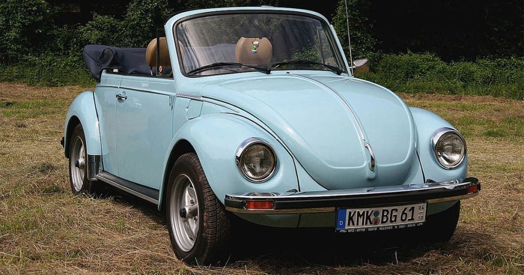 Volkswagen beetle cabriolet bleue
